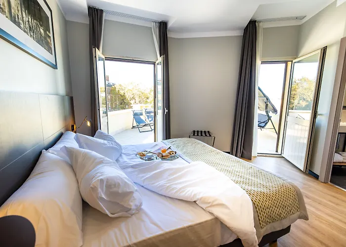 Hotel The Cross 3*